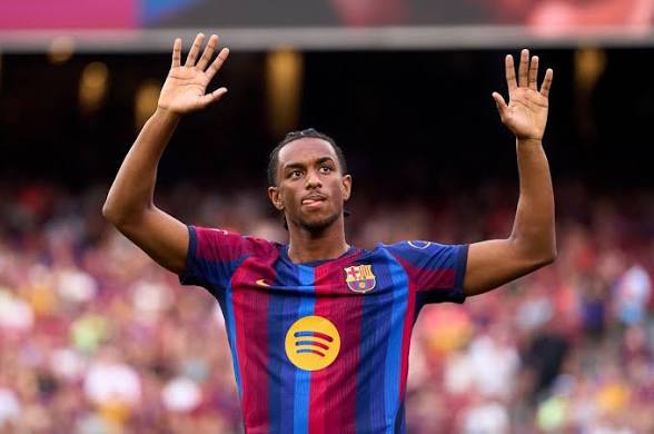 Alejandro Balde Faces Uncertain Barcelona Future as Flick Continues to Overlook Him