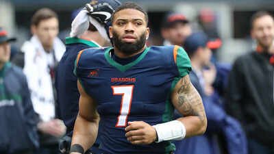 “A sign of weakness….”: Former NFL quarterback delivers powerful mental health message to young football players