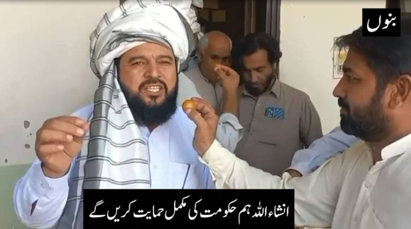 People of KP welcome Governor’s Rule, distribute sweets