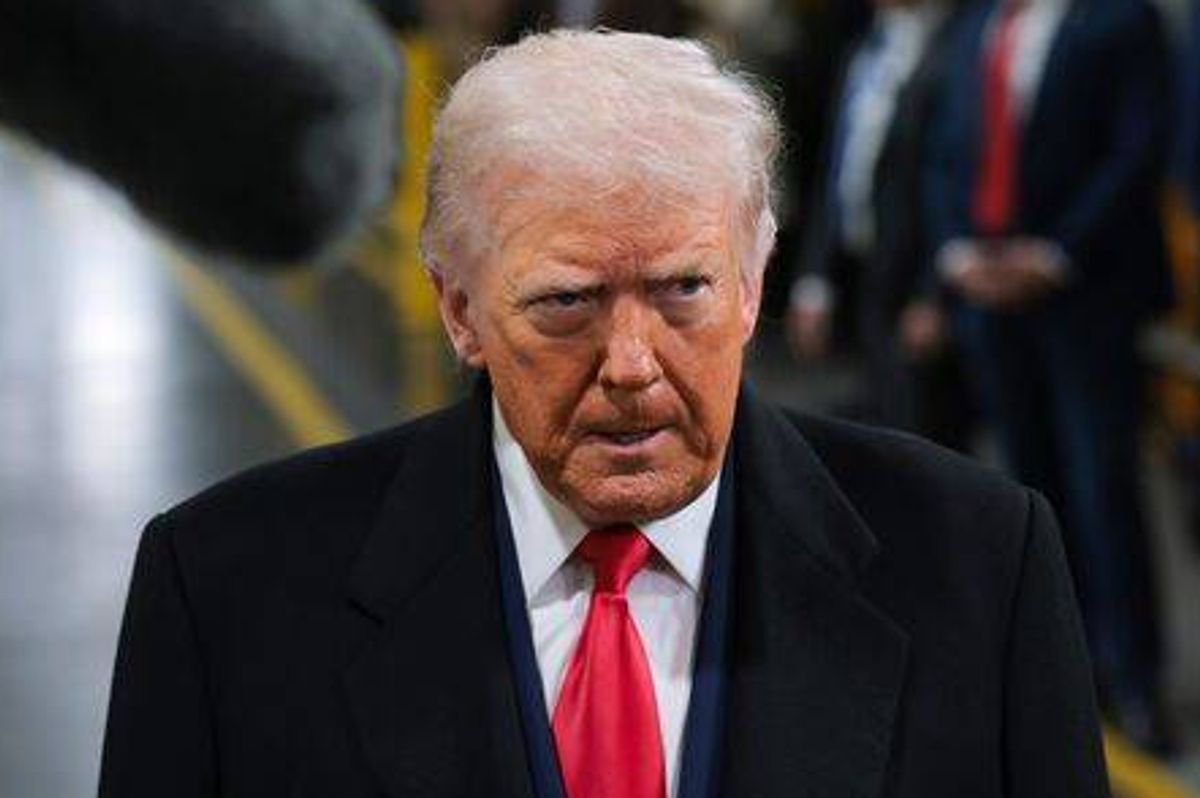 Donald Trump ‘proves he’s totally nuts’ as he appears to make unhinged threat to Russia