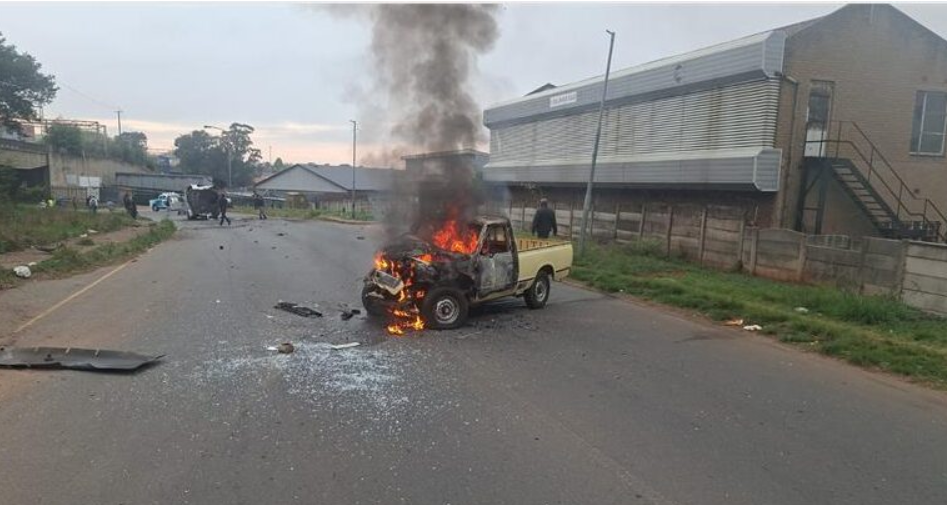Ten heavily disguised suspects attack and bomb cash-in-transit vehicle near Maraisburg cemetery before fleeing in three vehicles