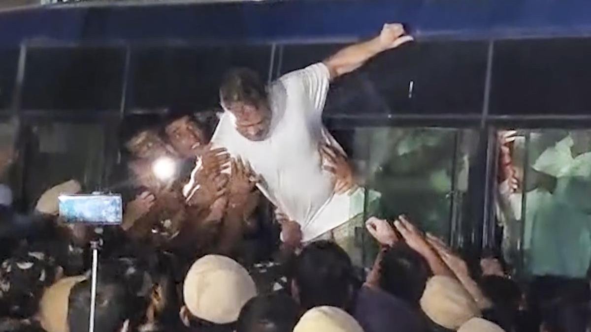 Rahul, Priyanka among 260 detained during INDIA bloc march to ECI in Delhi
