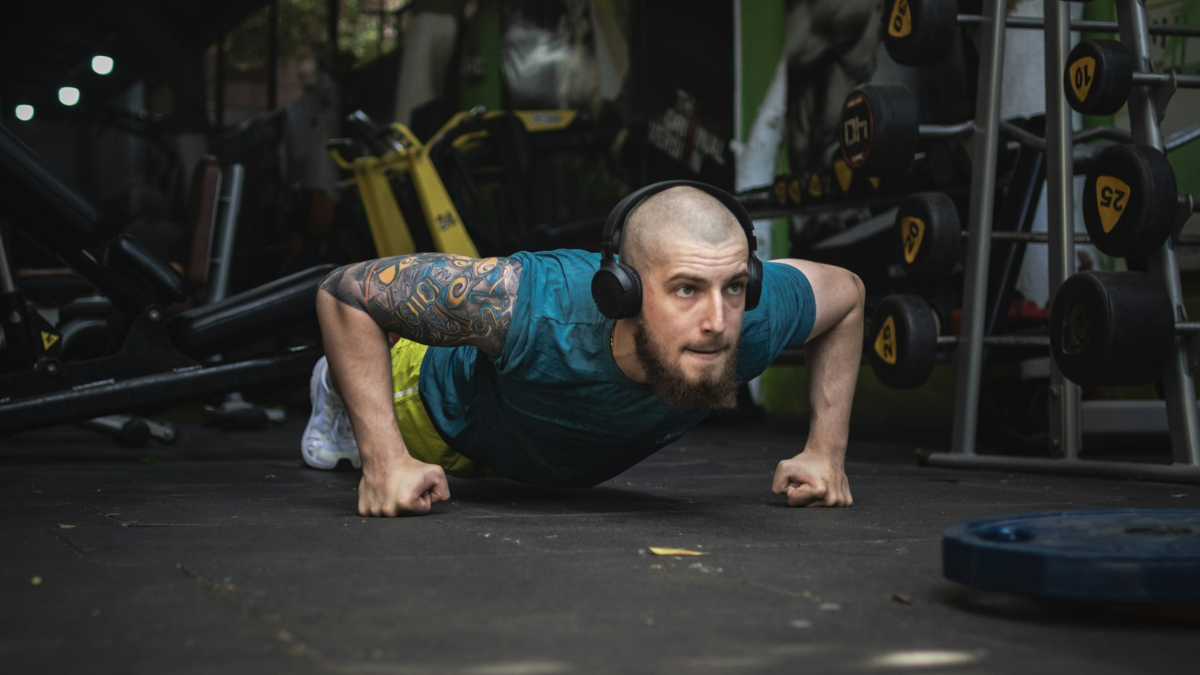 Dumbbell Bench Press vs Push-Ups: Which Builds a Stronger Chest for Beginners?
