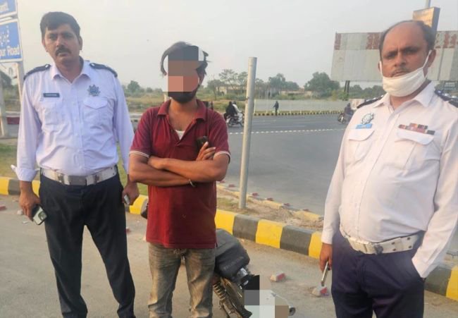Lahore Biker With 113 Unpaid e-Challans Caught, Fined Rs190,000