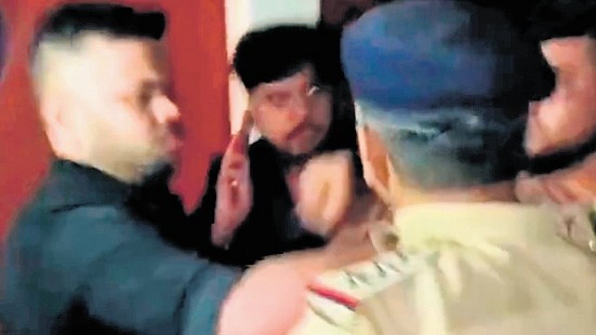 Andhra IAS officer, three friends booked for abusing police at pub in Bengaluru