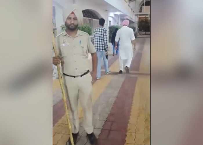 Delhi Police Register FIR Naming Arvind Kejriwal Over Bangla Sahib Gurdwara Incident