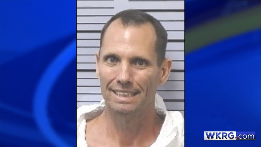 911 call suggests Mobile double-homicide suspect was reportedly off medication before killings