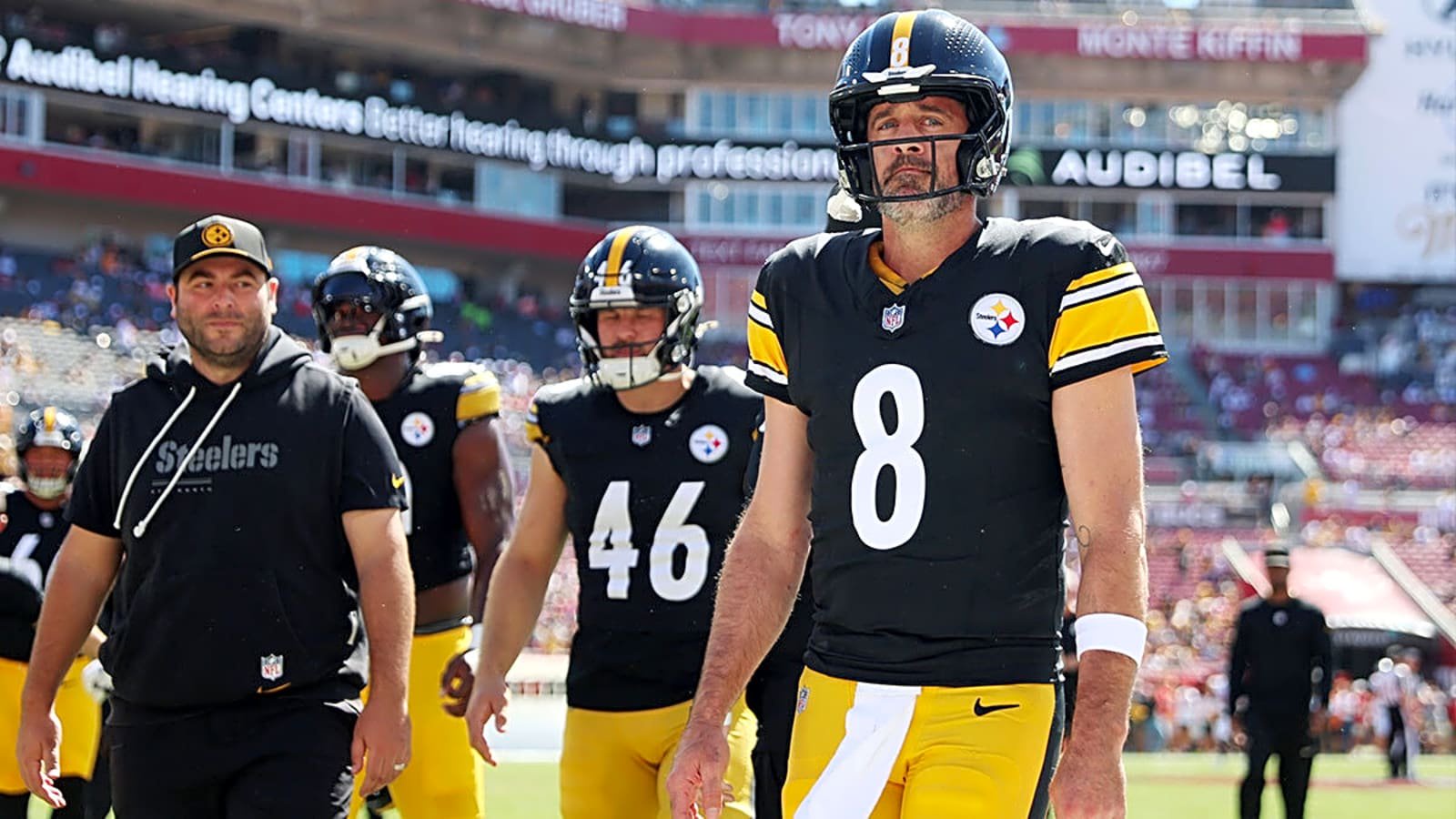Aaron Rodgers’ family finally makes it to Steelers game after reconciliation