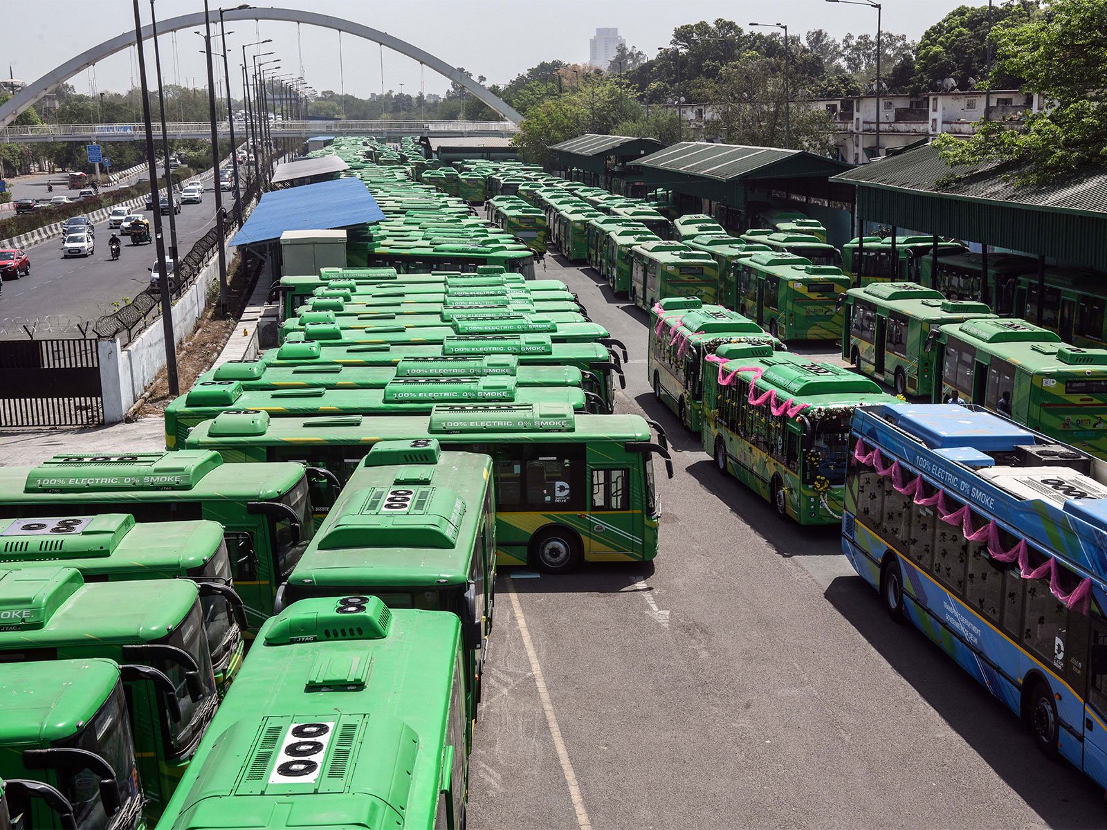 Delhi govt to dedicate 150 new electric buses, inaugurate five public EV charging stations