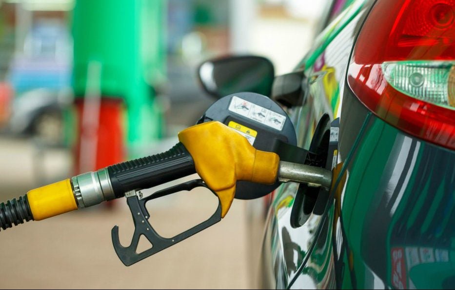 BREAKING: Dangote Refinery: MRS filling stations reduce fuel price