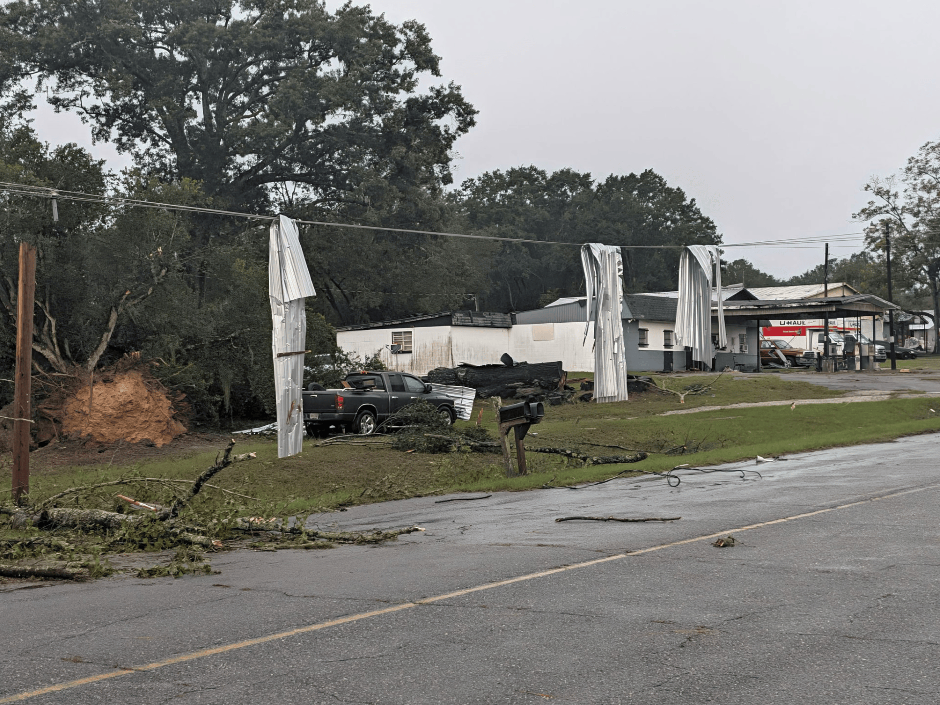 Longtrack tornado produces heavy damage in Screven County, injuries reported