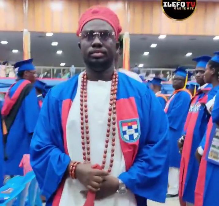 VIDEO Of Youngest Yoruba Monarch, Oba Akinghare II, Graduating From ABUAD Goes Viral