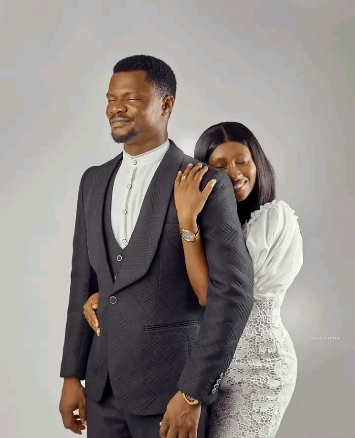 Moment Toluwanisings’ Wife Breaks Down in Tears at Tribute Night
