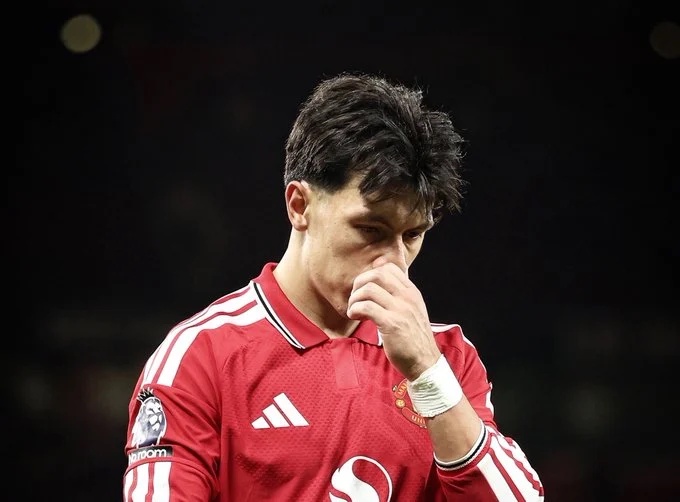 Martínez Breaks Silence, Apologises To Man United Hierarchy After Meeting Carrick And Directors