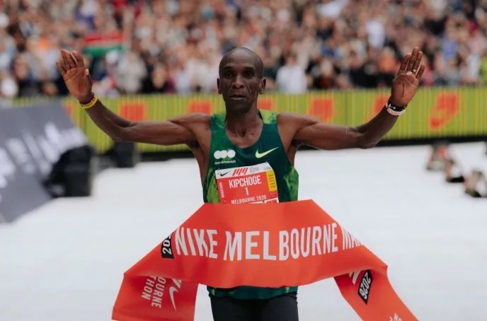 Kipchoge ends three-year title drought with Melbourne course record