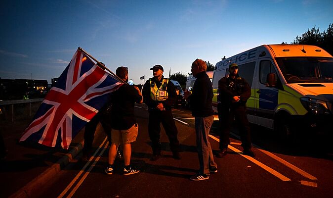 UK town forced to lock down as ‘more migrant boats’ make way to Britain
