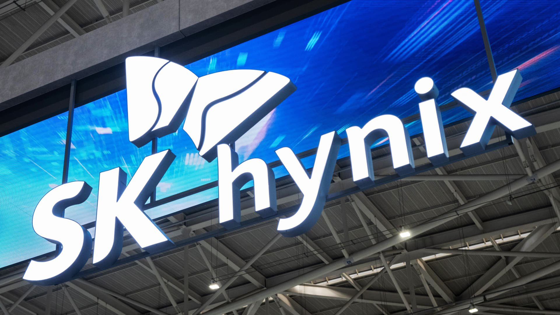 SK Hynix, SoftBank shares plunge as tech stocks in Asia track Wall Street sell-off