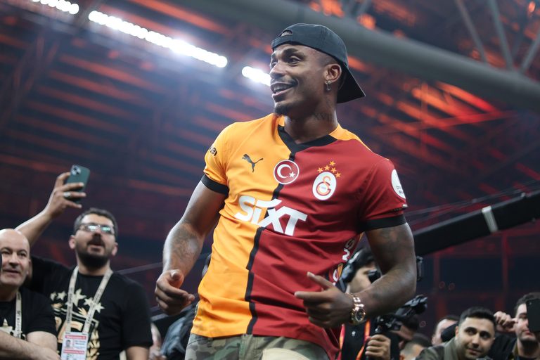 Galatasaray Star Mario Lemina Backtracks On His Sly Dig At Barcelona Star Lamine Yamal
