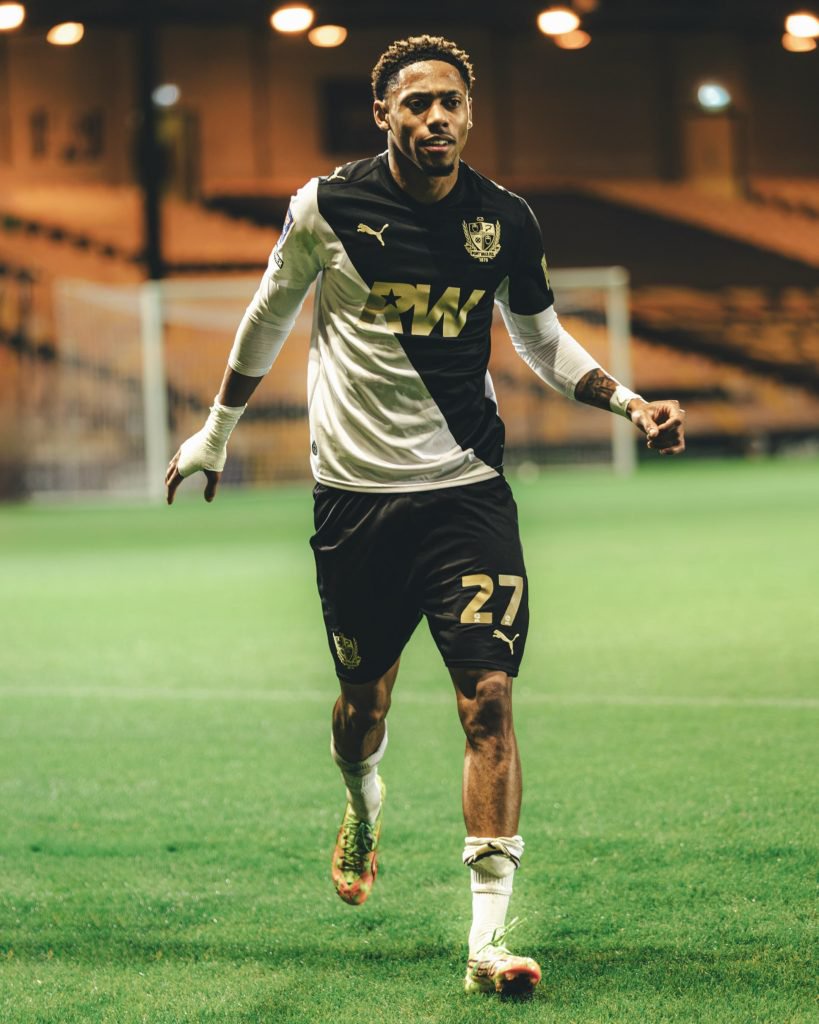 Maleace Asamoah scores in Port Vale’s win over Manchester City U21