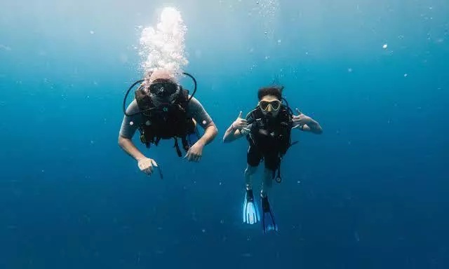 No Ocean, No Problem: Inland Divers Find Adventure In City Pools