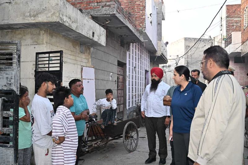 Khanna SSP visits residents’ doorsteps to hear grievances