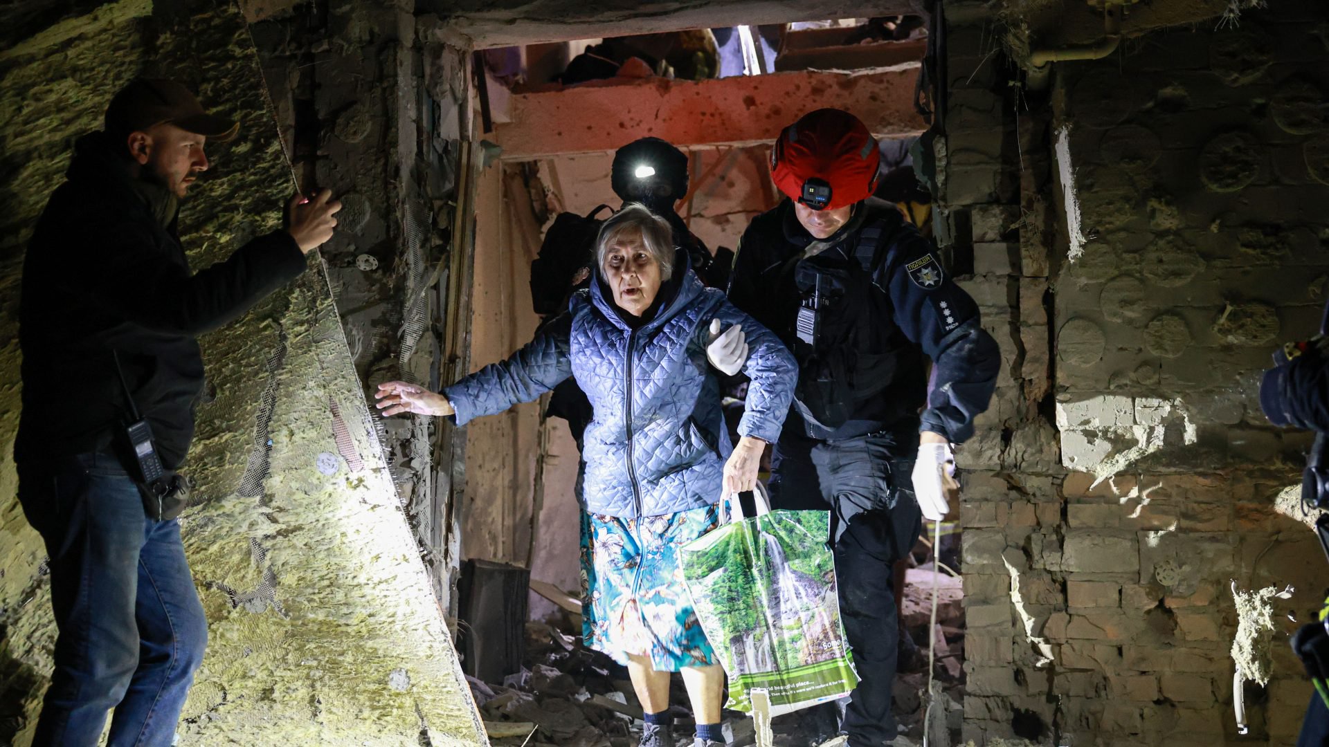 No early warning as fresh strikes hit Ukraine
