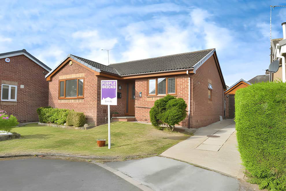 Three-bedroom Sheffield bungalow with modern kitchen diner and private garden (aff)