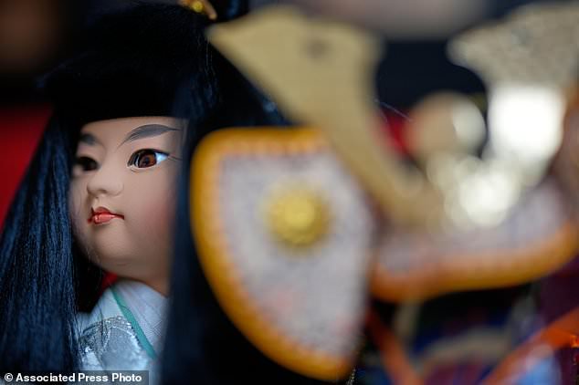 Tokyo shrine honors precious dolls, in photos