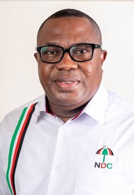 Supporters pick NDC chairmanship forms for Dr Ofosu-Ampofo