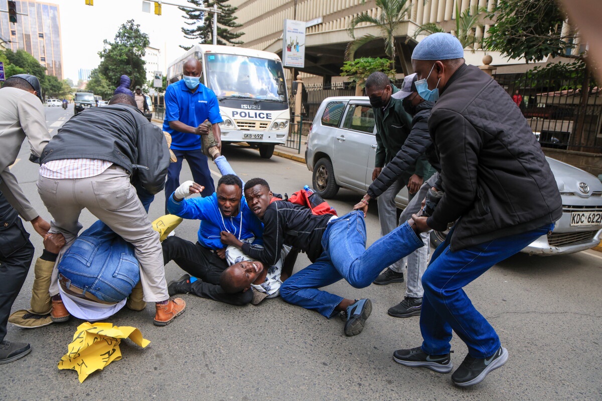 ‘Drama in Nairobi CBD as Plain Clothe Officers Swing To Action, Arrest Protestors During Fuel Demos