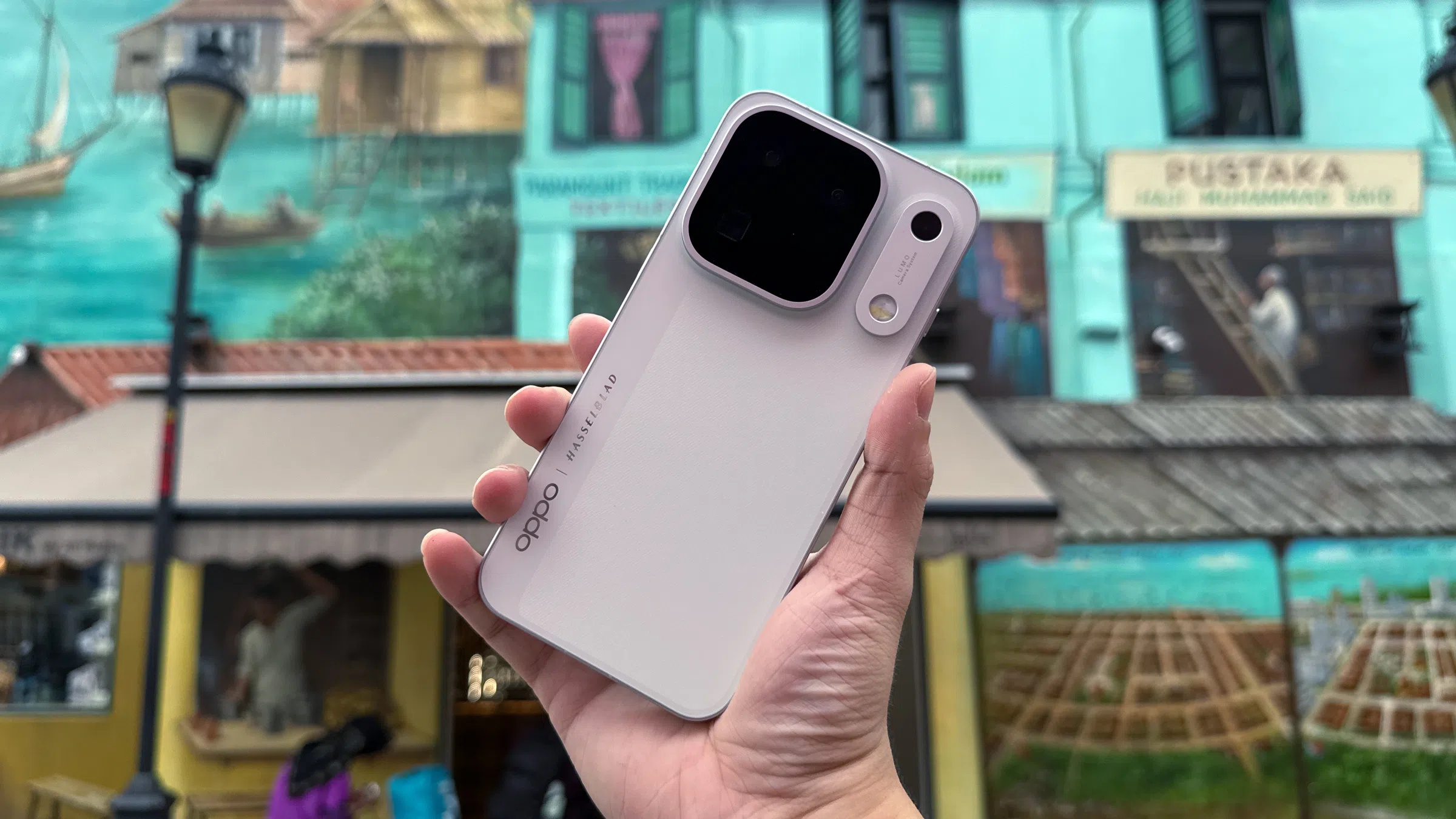 OPPO Find X10 Pro Max review: Three cameras, with a side of premium phone experience