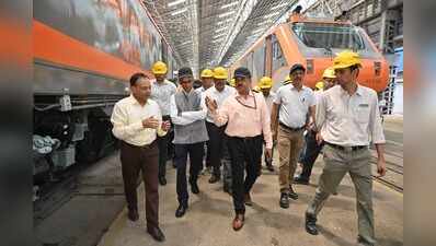 Rly Board official inspects locomotive prdn at BLW