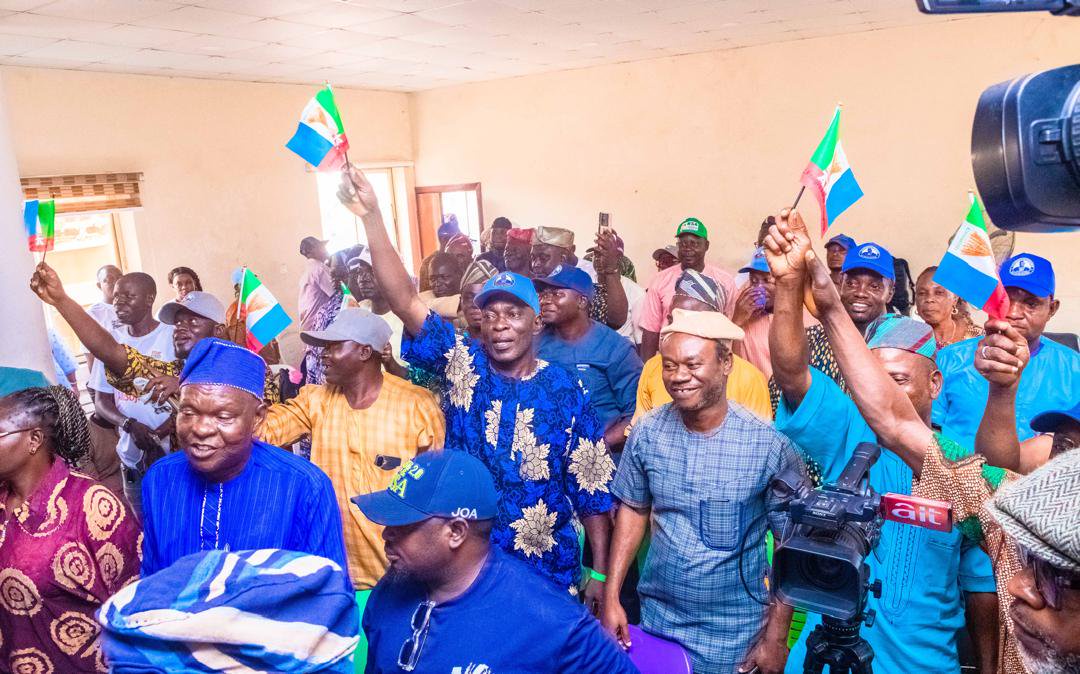 Oyo APC: Folarin Seeks Reconciliation, Receives APM Defectors Ahead Of 2027 Elections