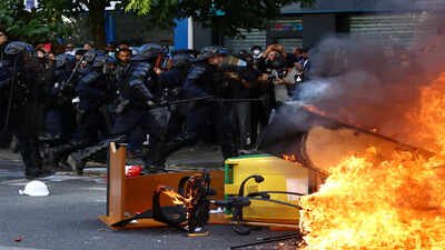 France student protests: Why are thousands of students blocking schools and taking to the streets?