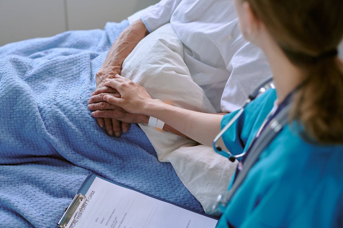 Hospice nurse shares the warning sign of dying that no one wants to talk about