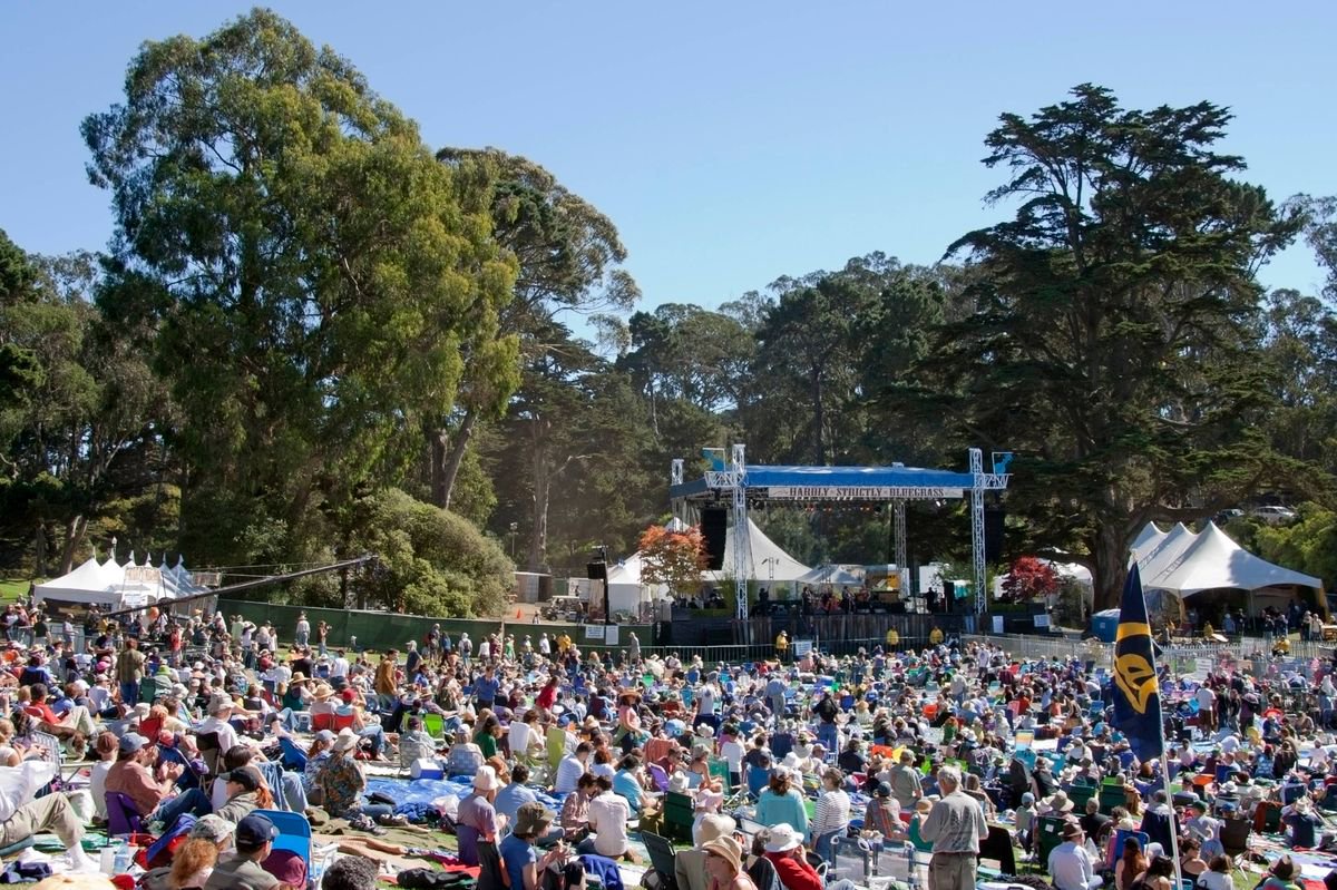 ‘Old guy’ gets up on stage at free concert then people realise it’s huge star