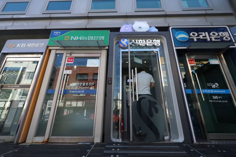 South Korea warns of possible AI use in banking hacks