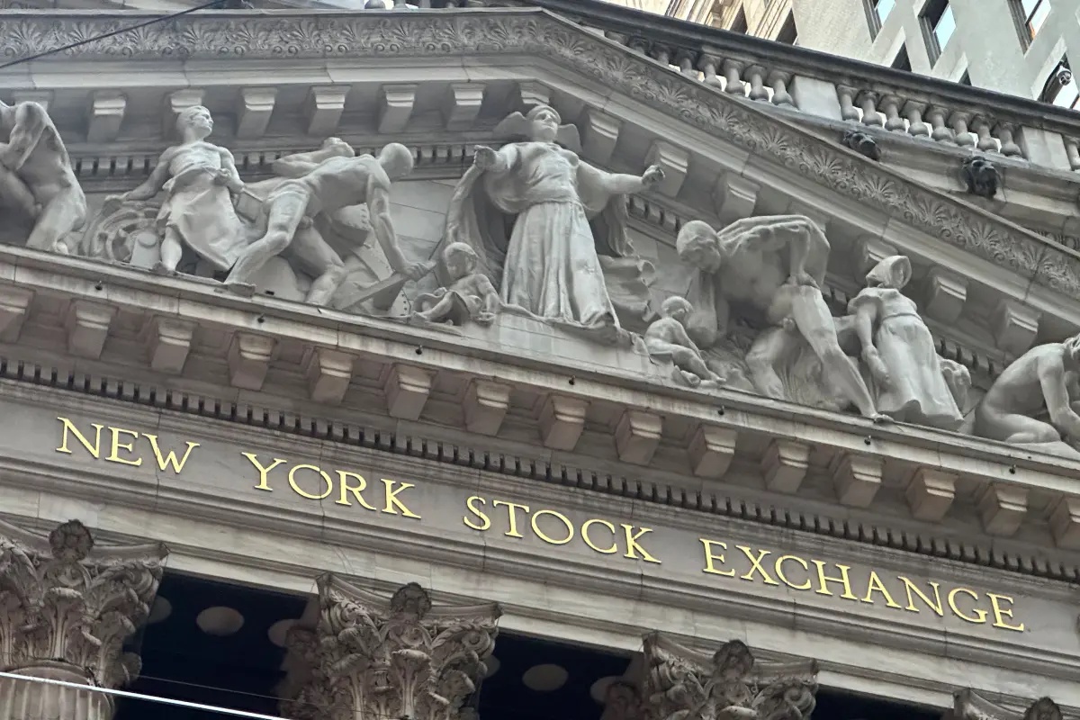 Stocks rise to the edge of an all-time high