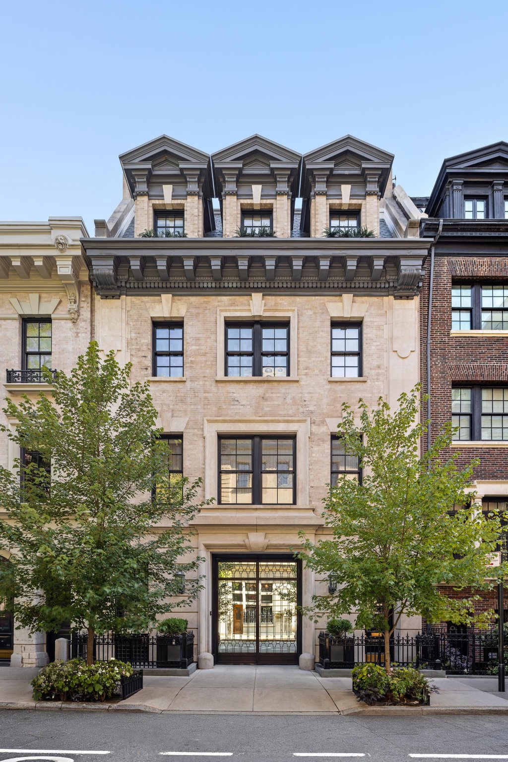 Wall Street titan’s $80M bulletproof UES mansion could set Manhattan townhouse record