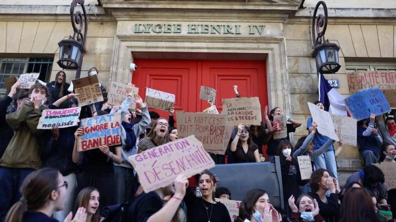 High school students to turn out for new protests across France