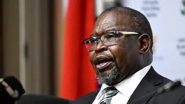 Budget Office warns treasury over surplus and risk premium misread