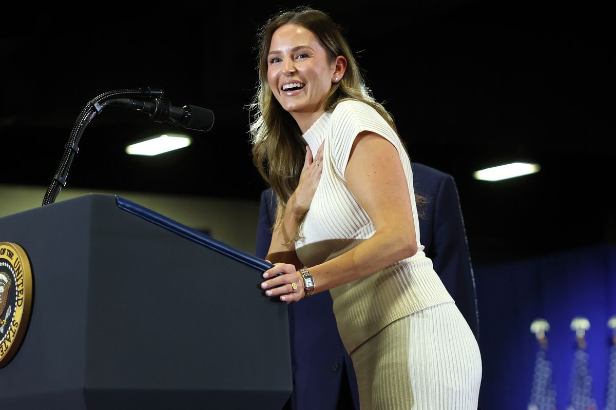 Trump humiliated by ‘most beautiful’ aide as she inadvertently exposes true rally crowd size