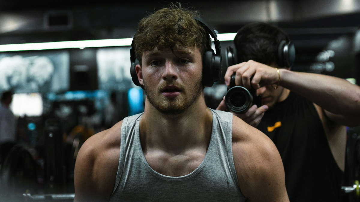 Cable vs Dumbbell Lateral Raises: Which Exercise Builds Wider Shoulders for Beginners?
