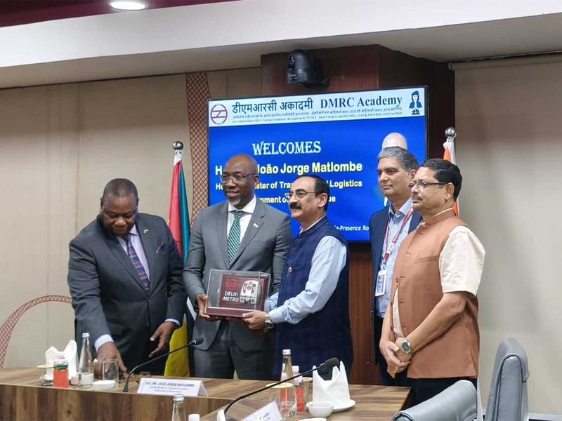 Mozambique Transport Minister visits Delhi Metro, explores training facilities