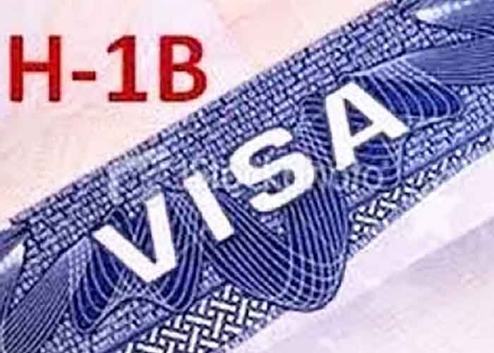 US Senator Proposes Raising H-1B Salary Threshold to Nearly $140,000