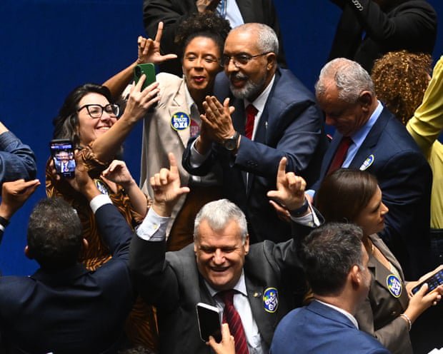 Brazil cuts work week to 40 hours in win for Lula ahead of runoff