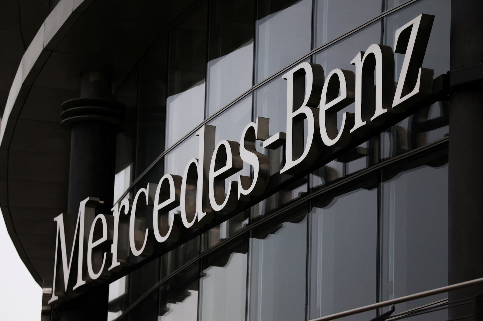 Mercedes-Benz cuts 2026 profit outlook as China struggles hit German carmakers