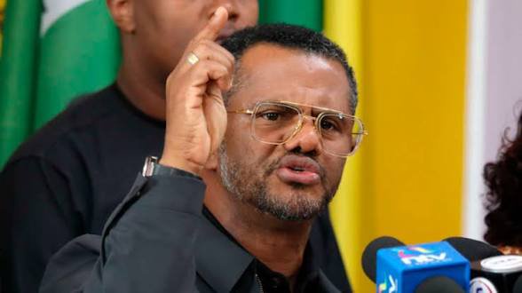 UDA SG Hassan Omar On His Knees, Pleads With Edwin Sifuna To Make This Unexpected Political Move
