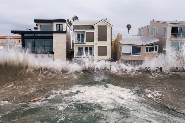 Mandatory evacuations in place for parts of Long Beach Peninsula hit by powerful waves