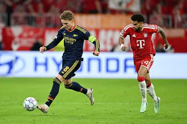 Declan Rice Scores Late as Arsenal Draw 2-2 With Bayern Munich
